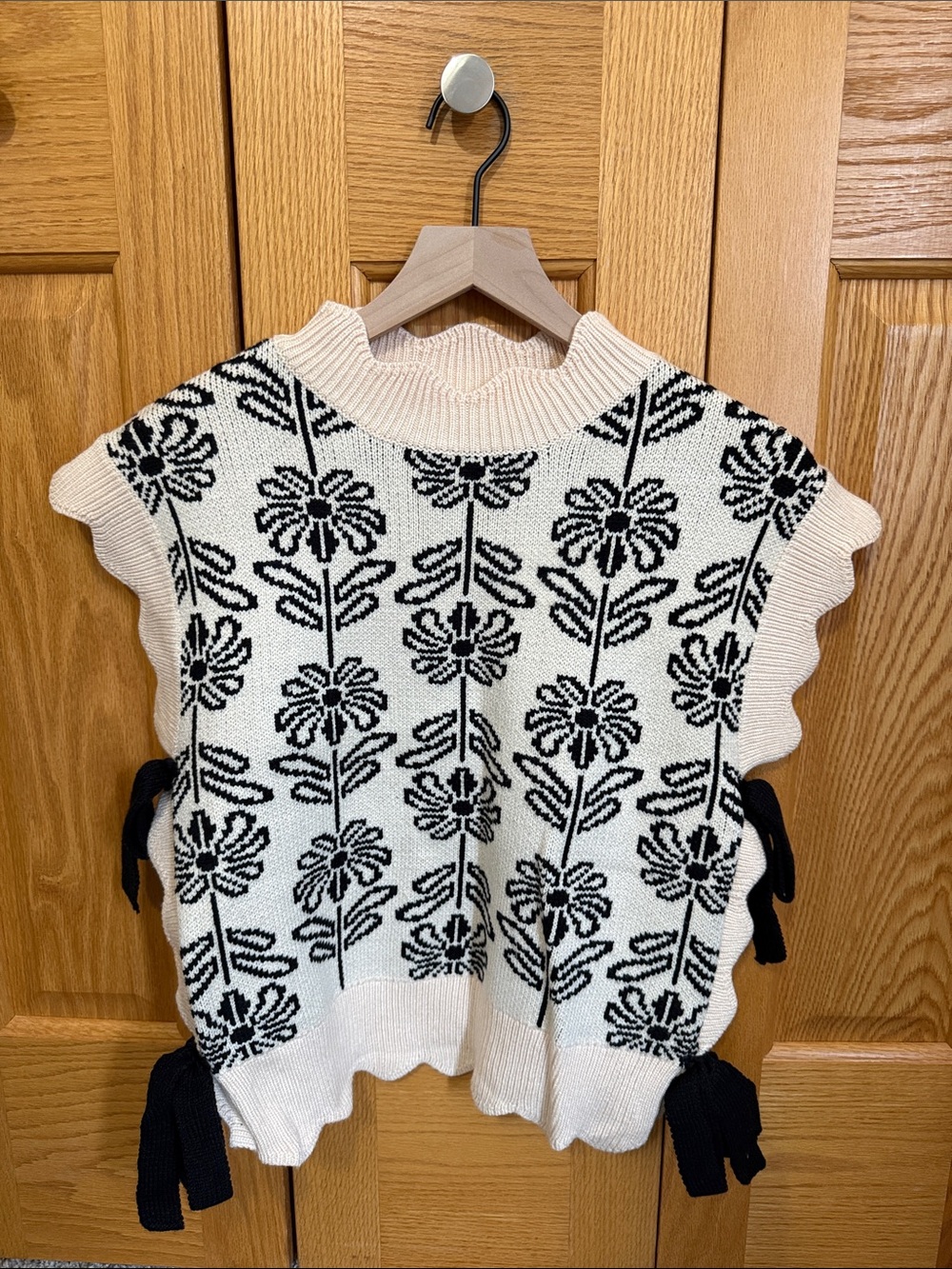 Impressions Cream & Black Floral Knit Sleeveless Sweater Vest
